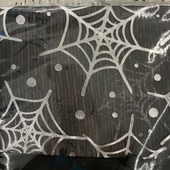 Halloween Mint & Ivy Spooky Spiderweb Spider Webs Metallic  52 X 70 Tablecloth - Picture 5 of 7